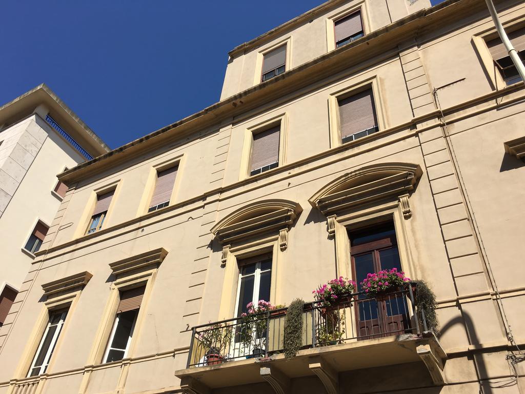 Saturno House Cagliari Center Hotel Exterior foto